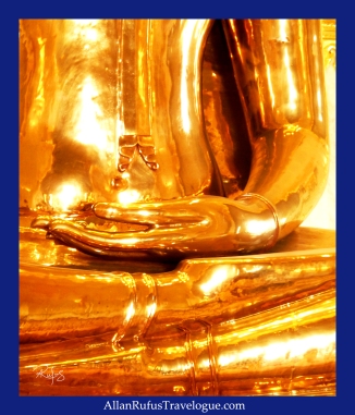 The Golden Buddha's hand 